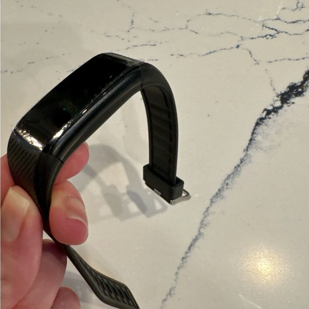 Smart Fitness Tracker – Black (New w/ Protective Film)